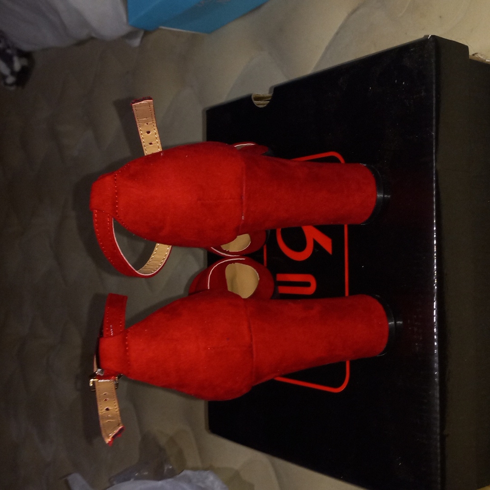 Shoes - Picture 3 of 4